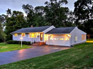 6 Oak Hill Dr, East Haven, CT 06513