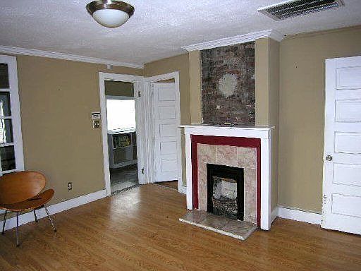 2nd image of 205 Varner St
