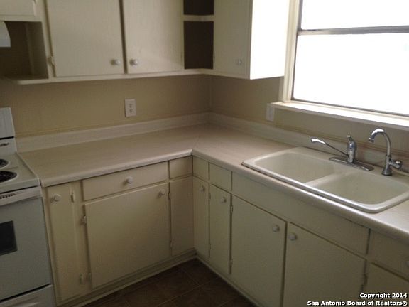3rd image of 430 Gilbert Ln