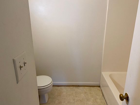 4th image of 100 Buckingham Ln APT 303