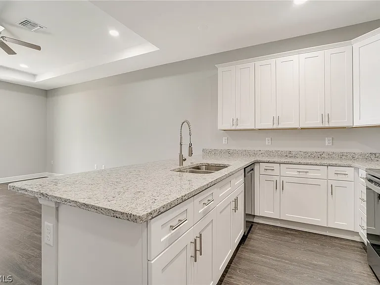 809 Agnes Ave — Photo 8