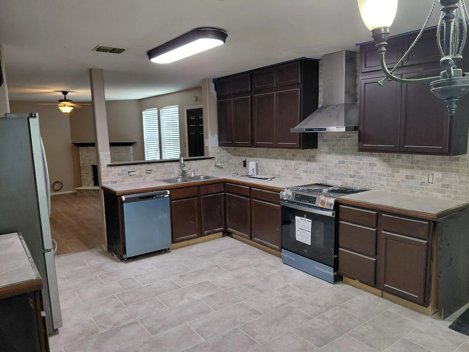 4 bed, 2.5 bath, 2144 sqft, $2,495 — Photo 4
