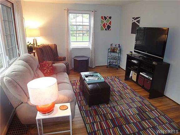4th image of 305 Belmont Ave