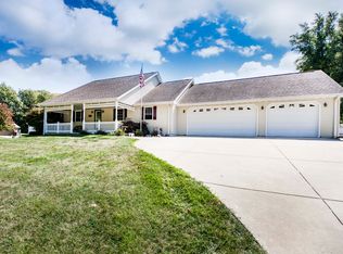 718 Briarwood Ct, Creve Coeur, IL 61610