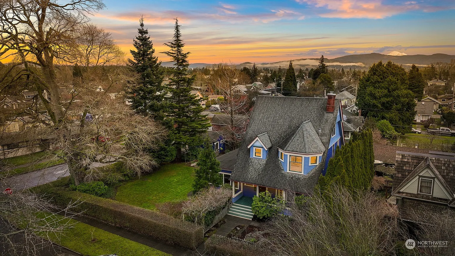2324 Lynn Street photo 1