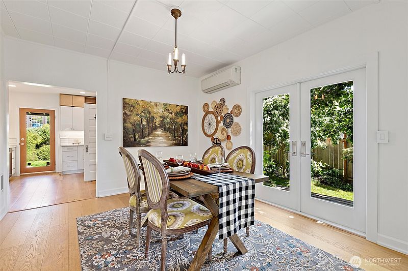 5th image of 4048 37th Avenue S