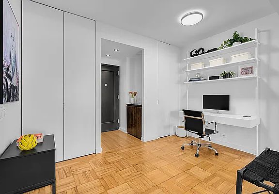 5th image of 155 W 20th St APT 1E