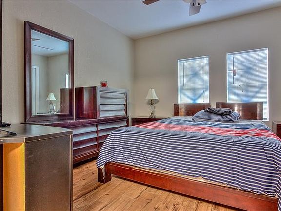 4th image of 512 W Myrtle St