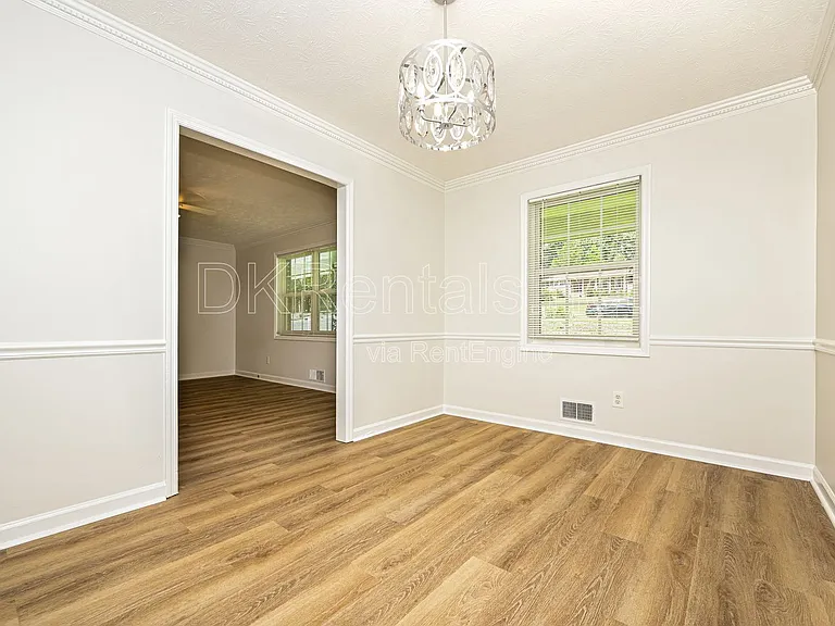 2807 Hickory Ln — Photo 3