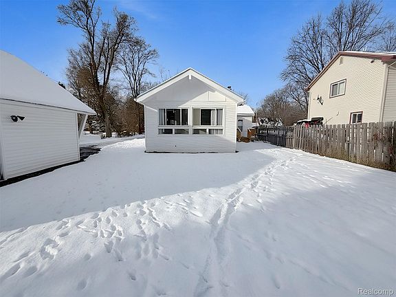 4th image of 10426 Stark Rd