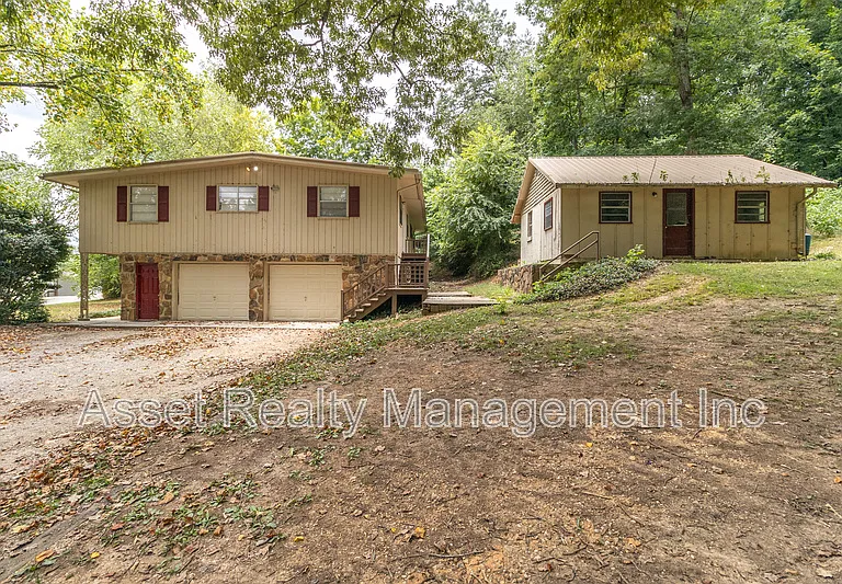 630 Colonial Dr — Photo 4