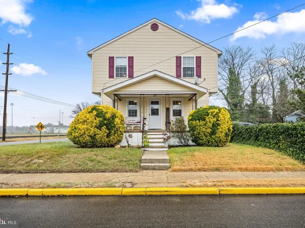 54 N Poplar St, Gibbstown, NJ 08027