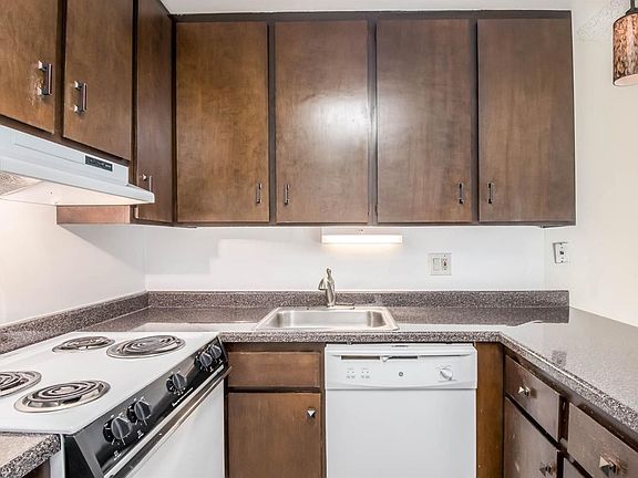 4th image of 737 Woodside Lane East Ln #8