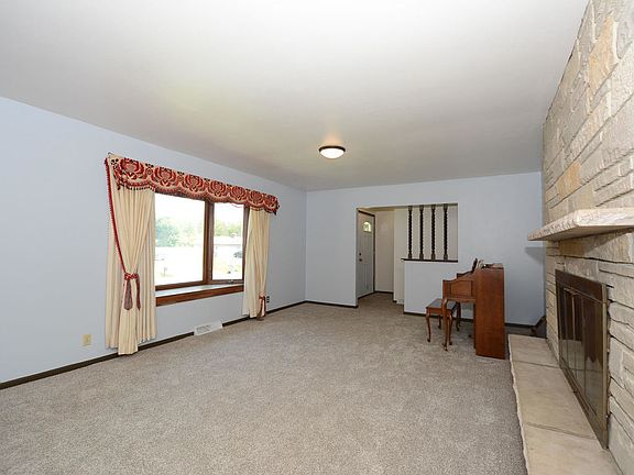 5th image of 6951 N Park Manor Dr