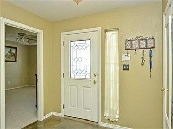 3rd image of 606 Whispering Hollow Cir