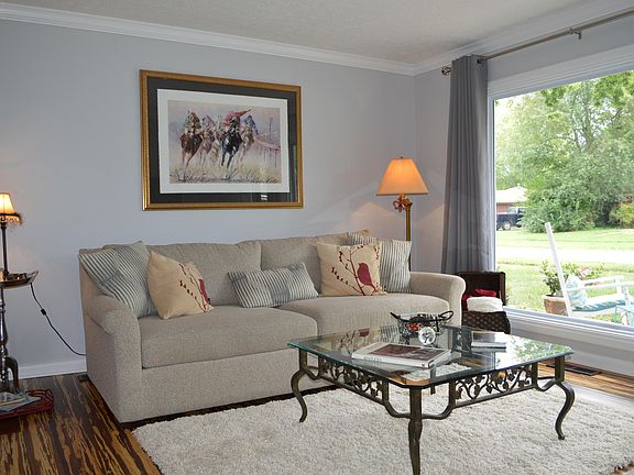 2nd image of 2407 Meadow Dr