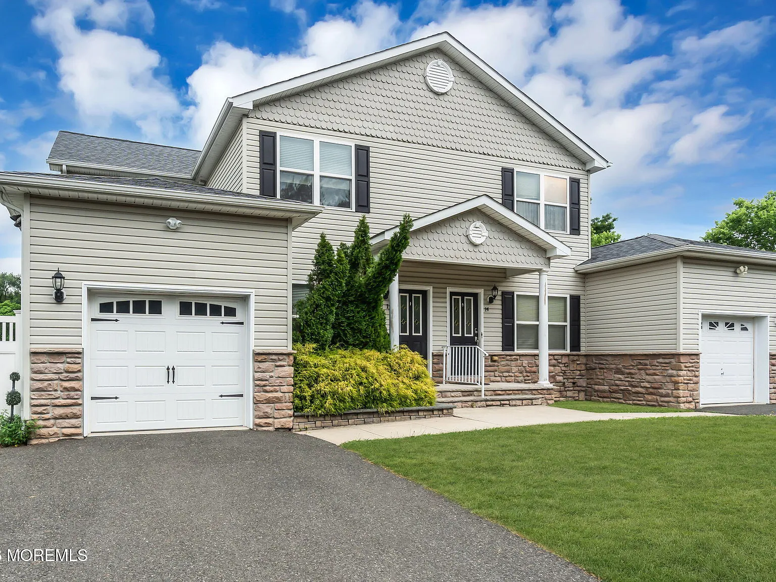 3 bed, 2.5 bath, 2296 sqft, $3,950 — Photo 2