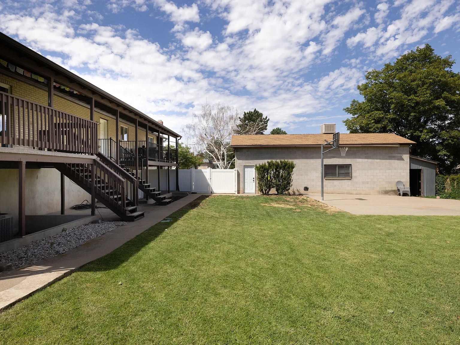 4 bed, 2575 sqft, $2,250 — Photo 2