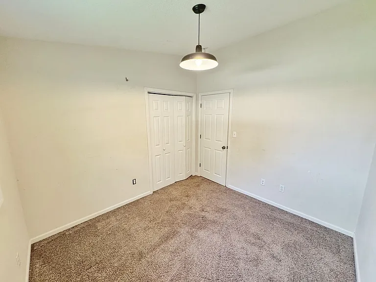 804 E Clark St — Photo 11