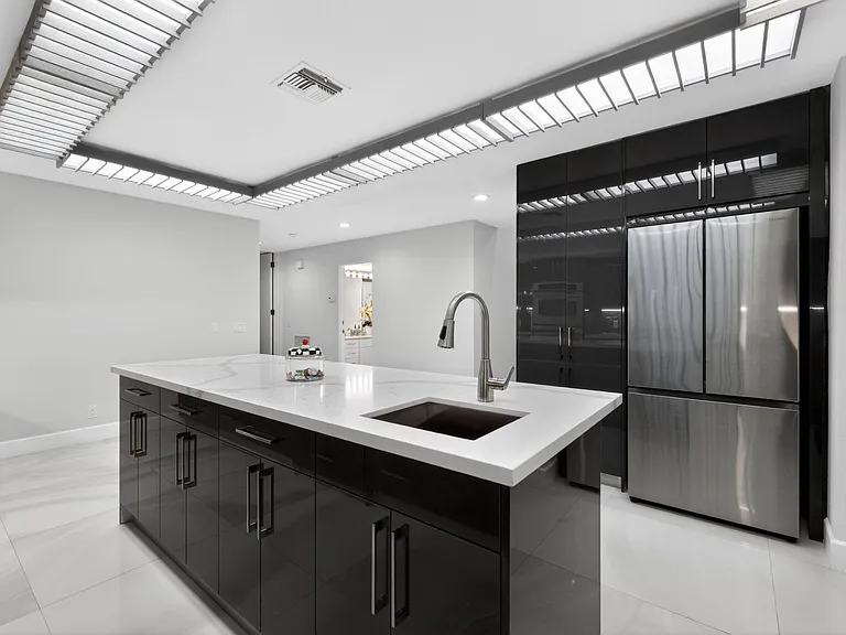 196 Kavenish Dr — Photo 11