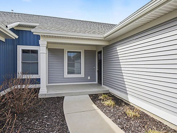 3rd image of 984 Harper Woods Dr