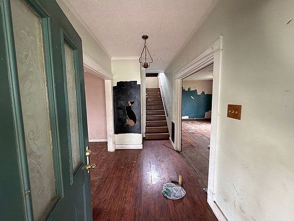 3rd image of 805 S Hickory St