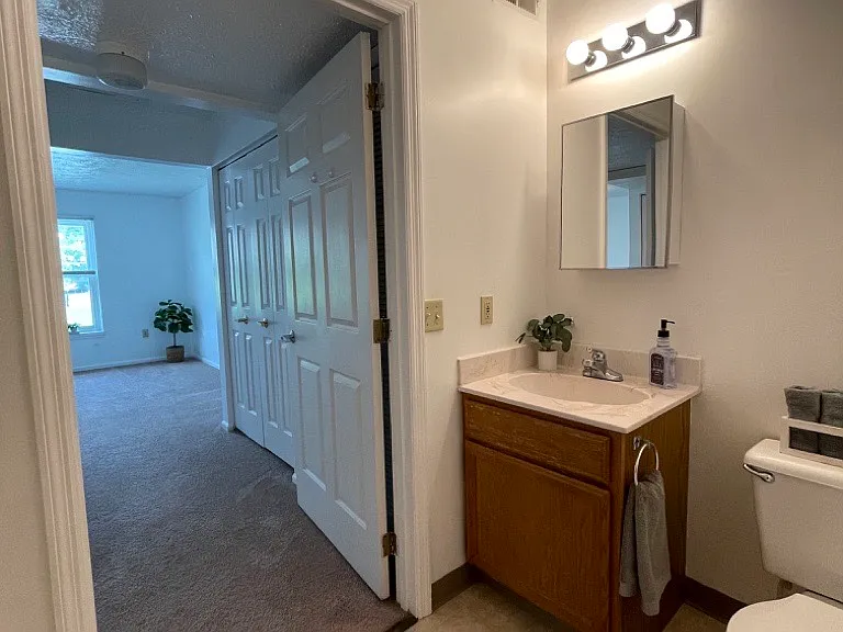 Somerset Manor Apartments — Photo 8