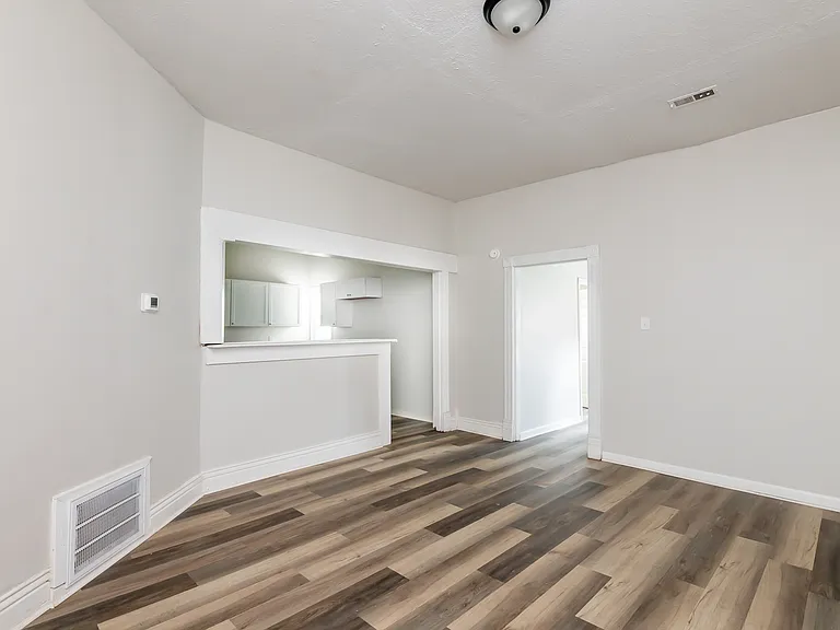 1724 Garland Ave — Photo 2