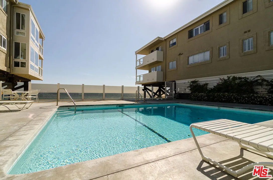 2 bed, 2.0 bath, 1200 sqft, $10,000 — Photo 3