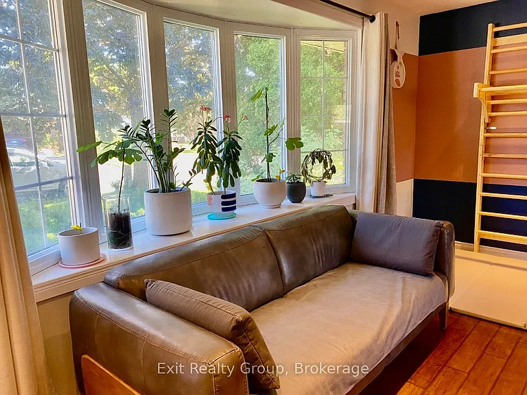 11 Somerset St — Photo 3