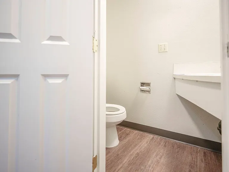 530-Elmwood Village — Photo 32