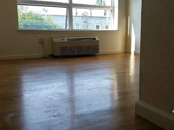 3rd image of 808 Myrtle Ave APT 4C