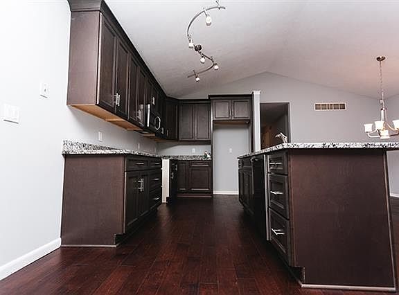 3rd image of 1022 Darwin Dr