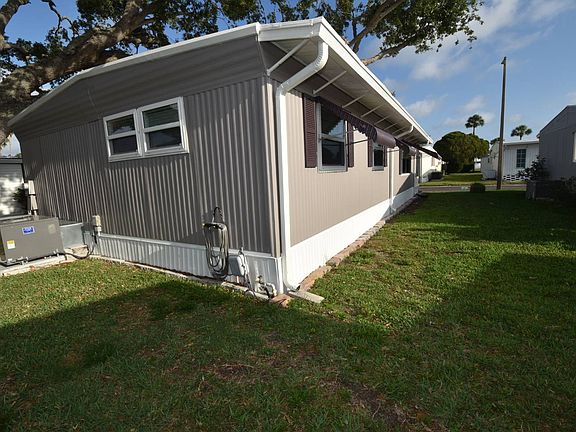 2nd image of 476 Cardinal Ln