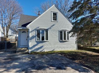 405 Kenwood Dr, Round Lake Park, IL 60073