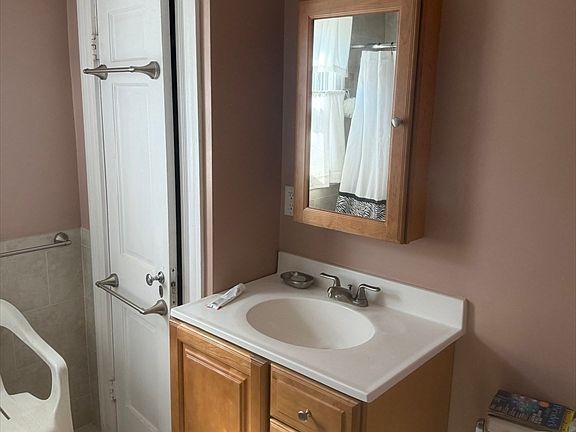 5th image of 589-591 Belmont St