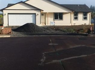 1217 Cessna Ct, Sweet Home, OR 97386