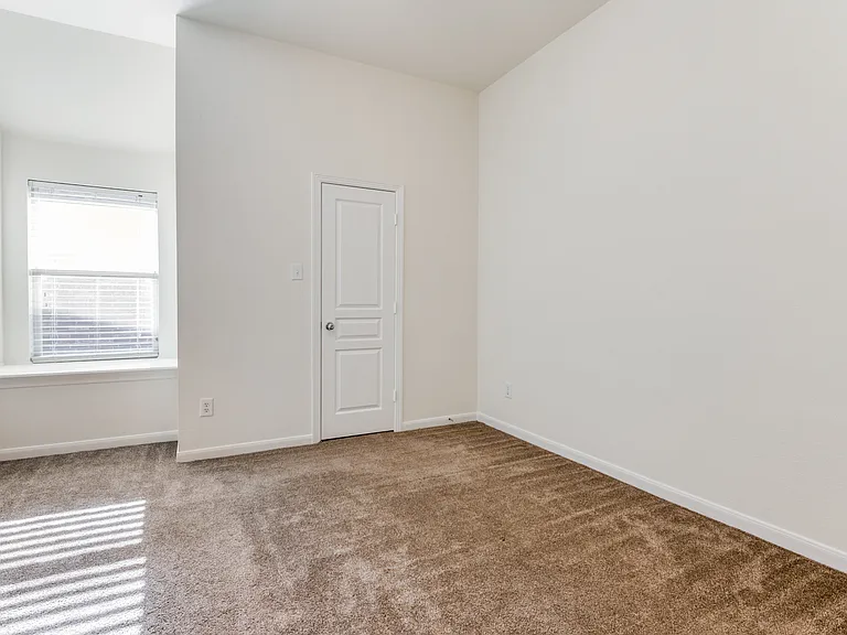 14575 Daneway Dr — Photo 32