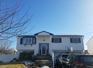157 Cove St, Massapequa, NY 11758