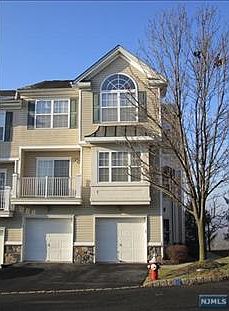 1st image of 81 Lakeview Ct #8-1