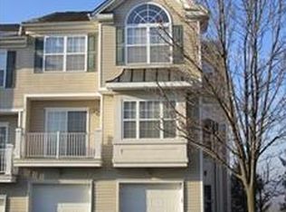 81 Lakeview Ct #8-1, Pompton Lakes, NJ 07442