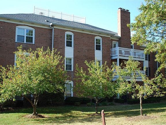 2nd image of 964 Claytonbrook Dr APT 3A