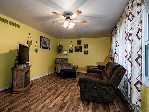 4th image of 1512 Meadow Ln