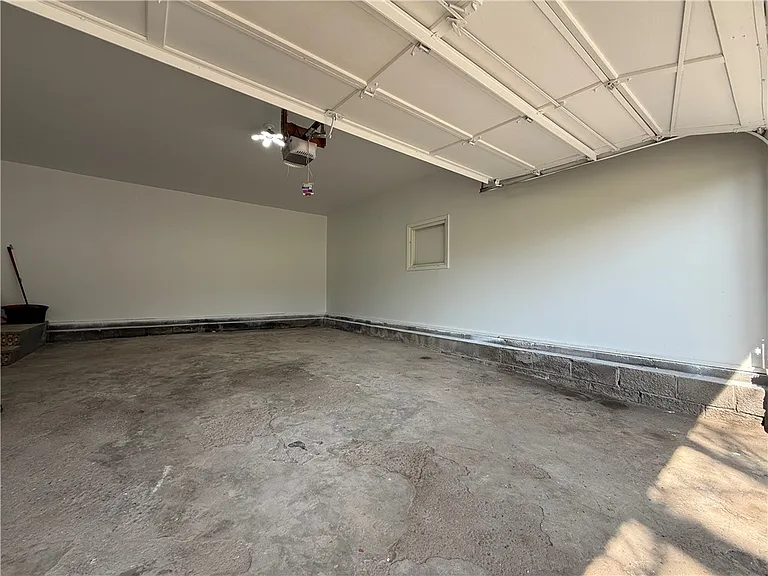 1656 Jefferson Rd — Photo 4