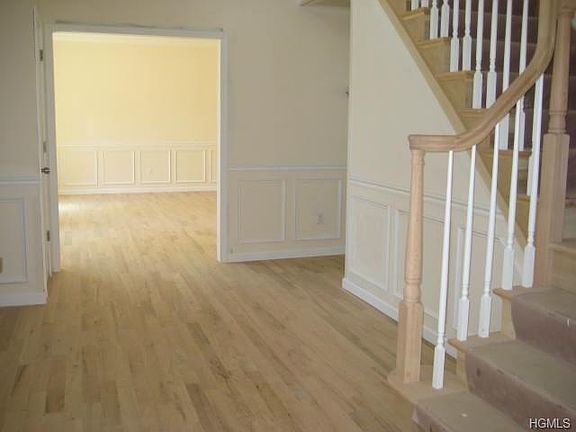 4th image of 11 Lounsbury Dr