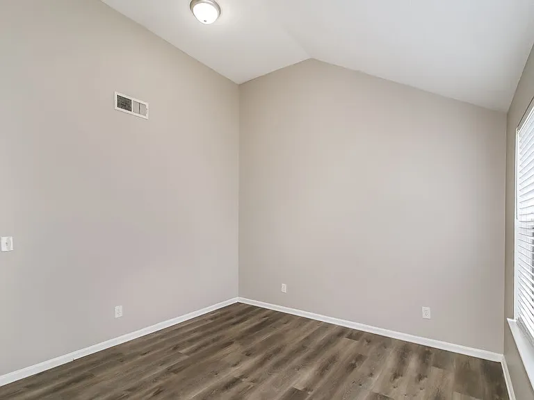 2915 Russ Ln — Photo 7