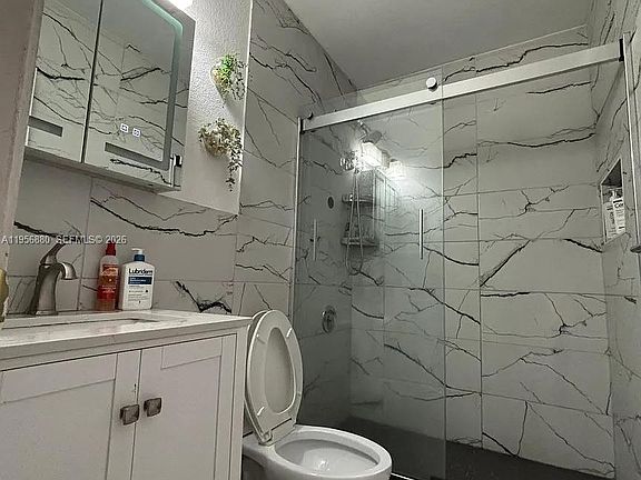 4th image of 232 Lakeside Cir