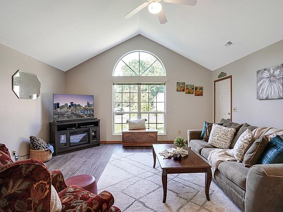 5th image of 6103 Blendon Chase Dr #6103