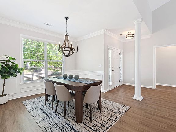 3rd image of 109 Wild Thorn Ln