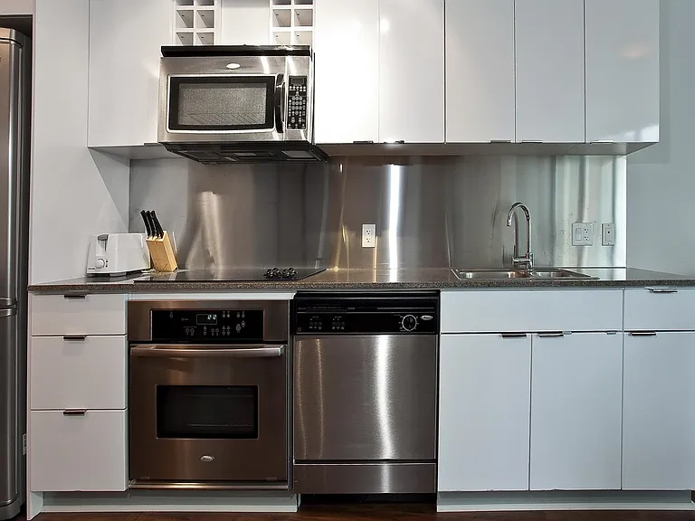 233 Robson St #306 — Photo 15